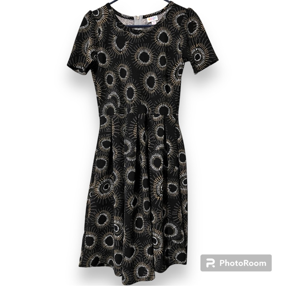 LuLaRoe Amelia size medium (10-12) stretchy knit dress with pockets geometric